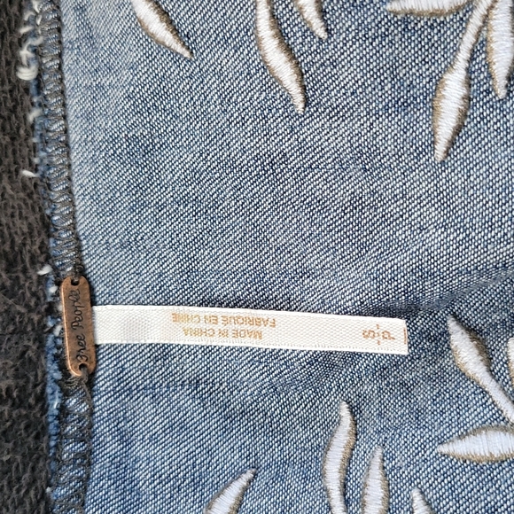 FREE PEOPLE CHAMBRAY TOP - Picture 8 of 8